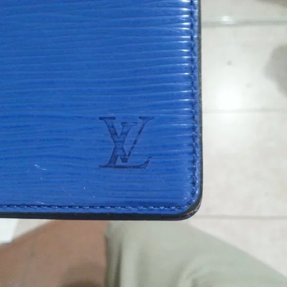 Vintage LV Louis Vuitton  Epi Leather  ID Card Holder Bifold Blue Unisex - Picture 9 of 13